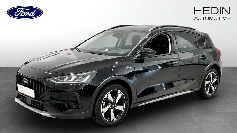 Svart (black) Begagnad 2024 Ford Focus Active Halvkombi | 219 900 kr (Bra pris) - Bild 1/4