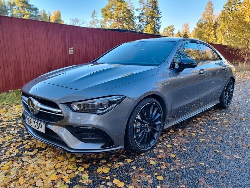Mörkgrå Begagnad 2020 Mercedes CLA35 AMG AMG Sportkupé | 475 000 kr - Bild 1/4