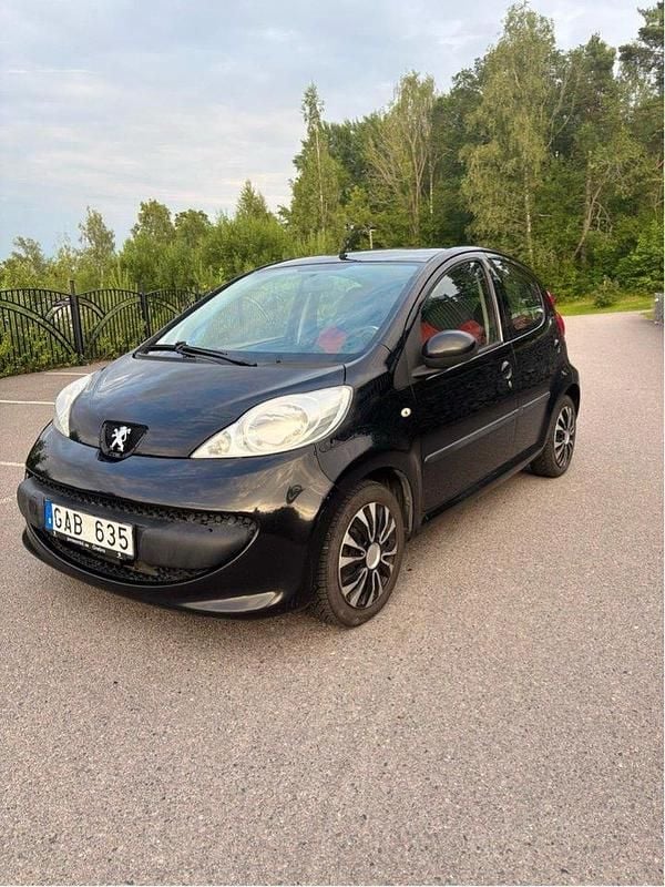 Svart Begagnad 2008 Peugeot 107 Halvkombi | 17 000 kr (Bra pris) - Bild 1/4