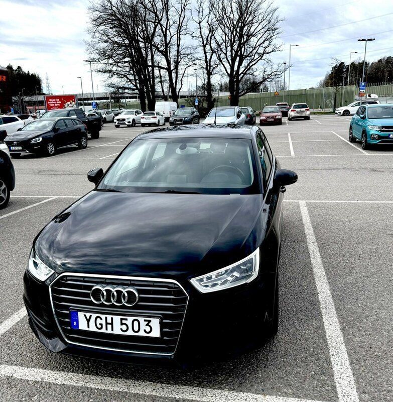 Svart Begagnad 2017 Audi A1 Sportback Halvkombi | 149 000 kr (Lite dyr) - Bild 1/4