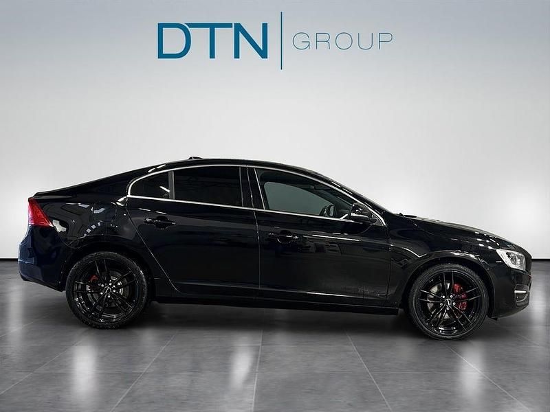 Svart Begagnad 2017 Volvo S60 Summum Sedan | 149 500 kr - Bild 1/4