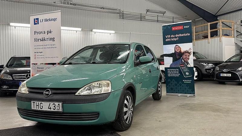 Begagnad Opel Corsa 75 HK (55 kW) 2002 Grön Halvkombi