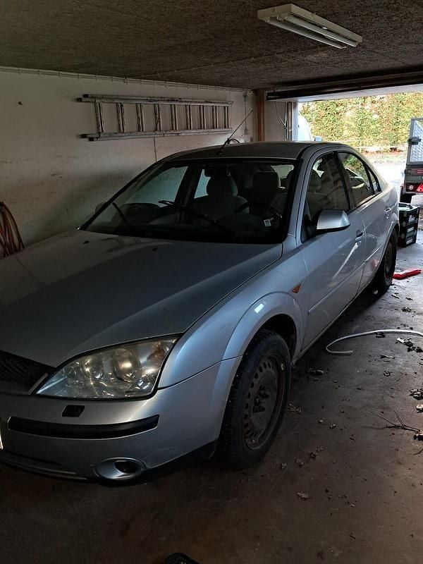 Begagnad 2001 Ford Mondeo Halvkombi | 5 000 kr (Superpris) - Bild 1/2