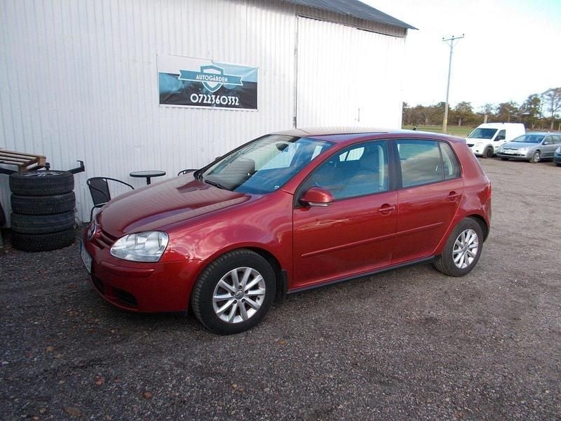 Röd Begagnad 2007 VW Golf V Trendline Halvkombi | 38 900 kr (Marknadspris) - Bild 1/4