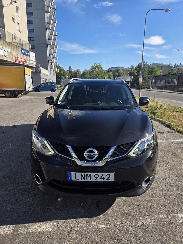 Svart Begagnad 2016 Nissan Qashqai SUV | 143 000 kr (Marknadspris) - Bild 1/4