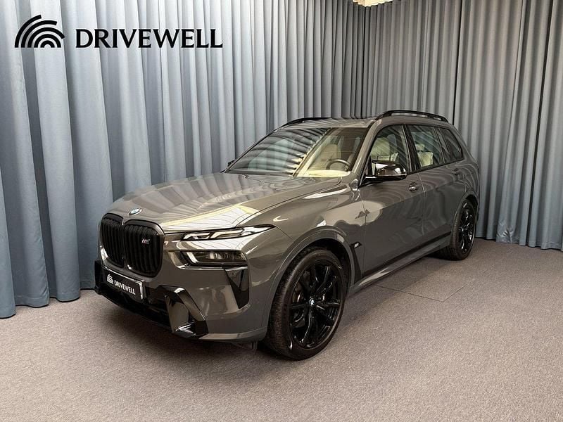 Grå Begagnad 2023 BMW X7 M Sport SUV | 1 149 000 kr (Marknadspris) - Bild 1/4