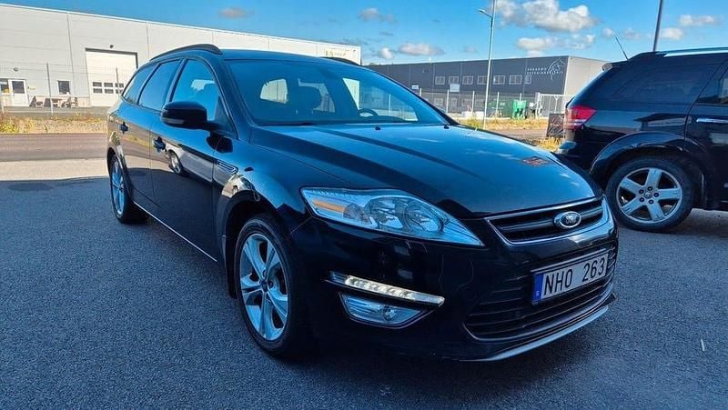 Svart Begagnad 2013 Ford Mondeo Sport Kombi | 69 900 kr (Marknadspris) - Bild 1/4