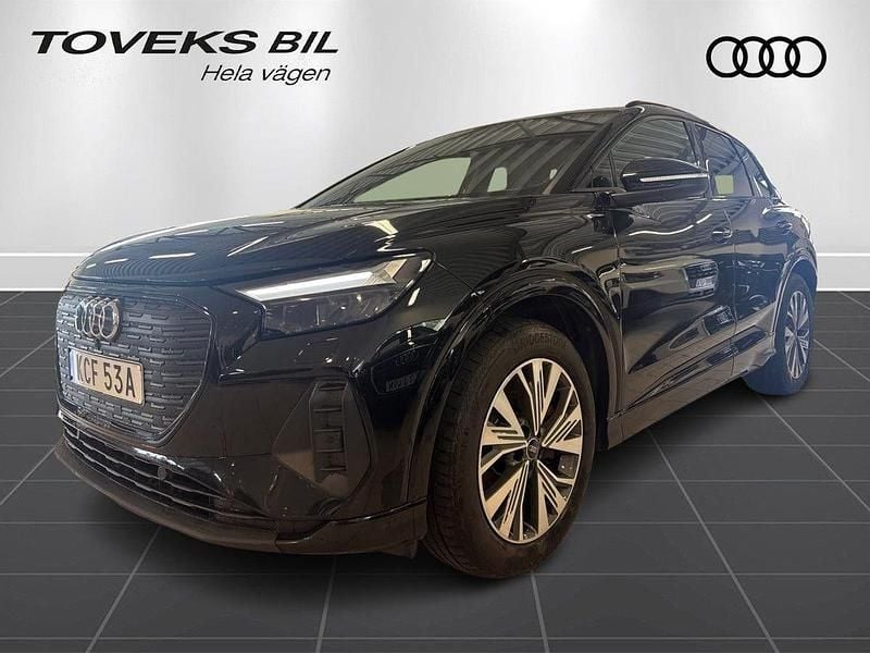 Svart Begagnad 2023 Audi Q4 e-tron Advanced Plus SUV | 319 000 kr (Bra pris) - Bild 1/4