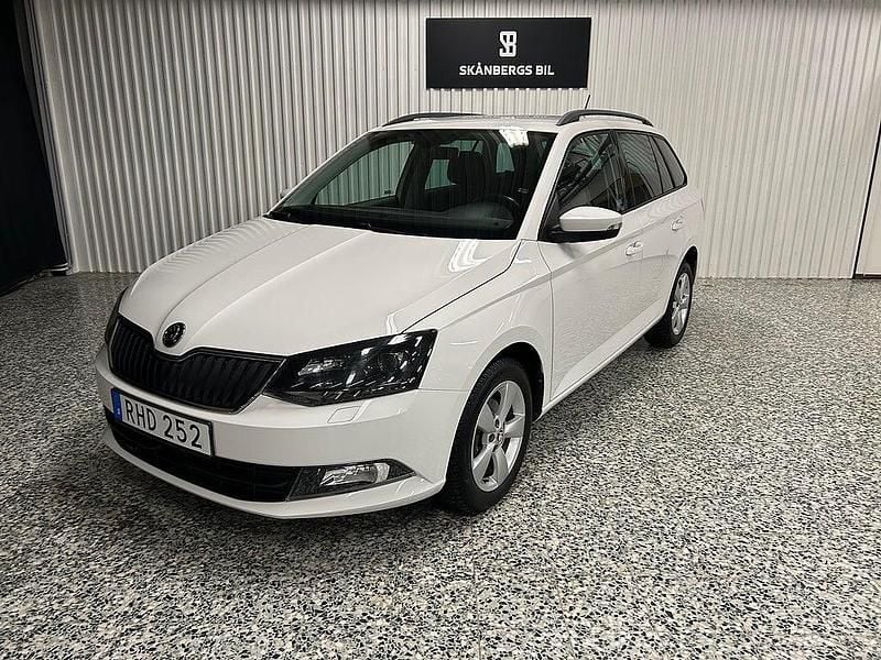 Vit Begagnad 2016 Skoda Fabia Style Kombi | 104 900 kr (Marknadspris) - Bild 1/4
