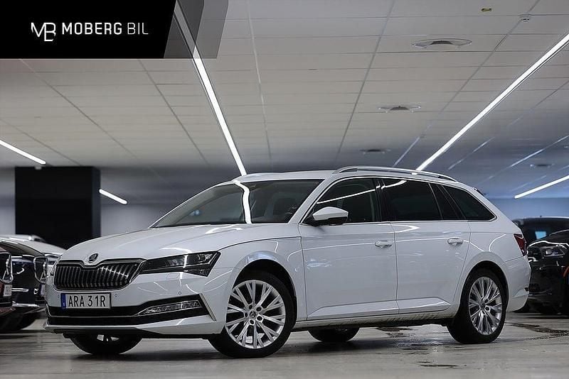 Vit Begagnad 2023 Skoda Superb Style Kombi | 259 900 kr (Superpris) - Bild 1/2