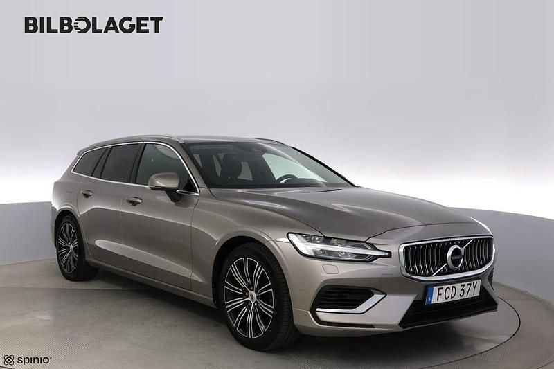 Grå Begagnad 2022 Volvo V60 Kombi | 319 800 kr (Bra pris) - Bild 1/4