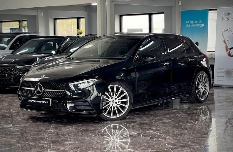 Svart Begagnad 2020 Mercedes A180 AMG Halvkombi | 219 900 kr (Marknadspris) - Bild 1/4