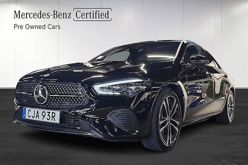 Svart Begagnad 2024 Mercedes CLA200 Sportkupé | 389 900 kr (Marknadspris) - Bild 1/4