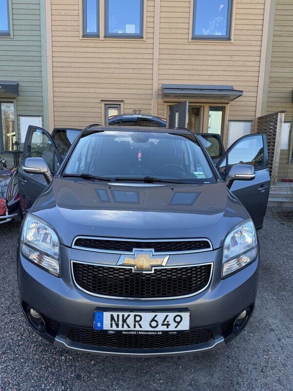 Grå Begagnad 2014 Chevrolet Orlando Minibuss | 75 000 kr - Bild 1/4