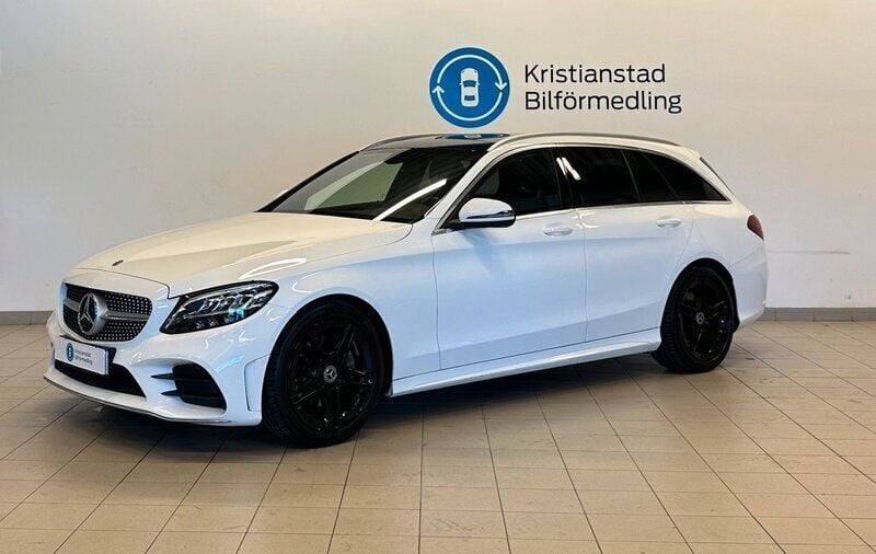 Vit Begagnad 2018 Mercedes C220 AMG line Kombi | 259 900 kr (Lite dyr) - Bild 1/4