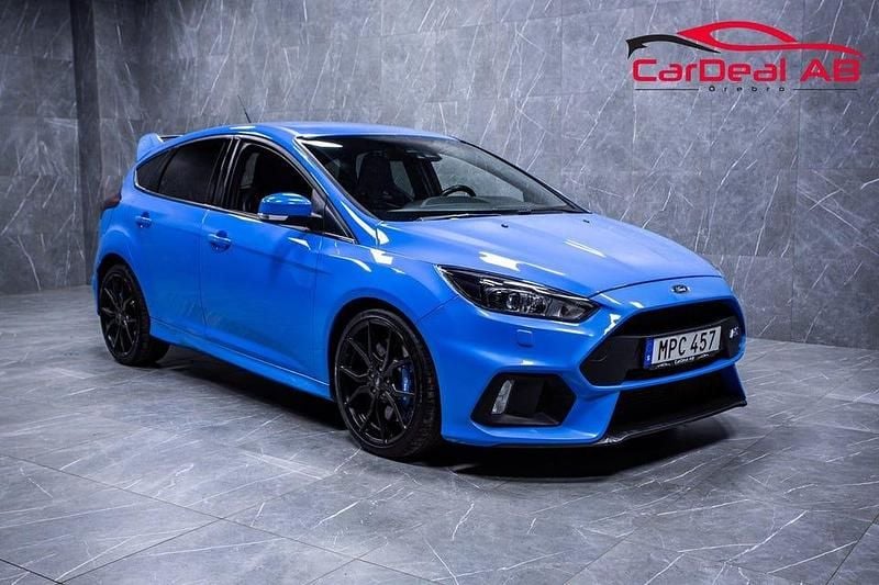 Blå Begagnad 2016 Ford Focus RS Halvkombi | 299 800 kr - Bild 1/4