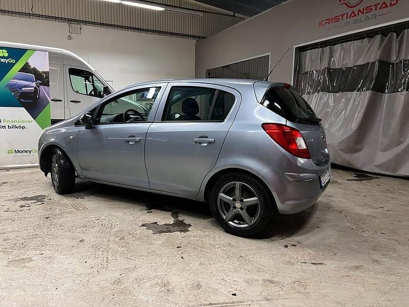 Begagnad Opel Corsa 75 HK (55 kW) 2008 Grå Halvkombi