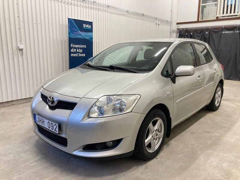 Silver Begagnad 2008 Toyota Auris Halvkombi | 38 900 kr (Marknadspris) - Bild 1/4