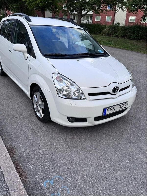 Vit Begagnad 2007 Toyota Corolla Verso Minibuss | 31 000 kr (Marknadspris) - Bild 1/4