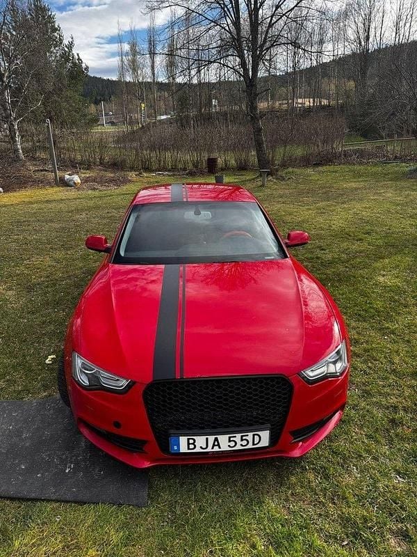 Röd Begagnad 2012 Audi A5 Sportback Comfort Halvkombi | 89 000 kr (Superpris) - Bild 1/4