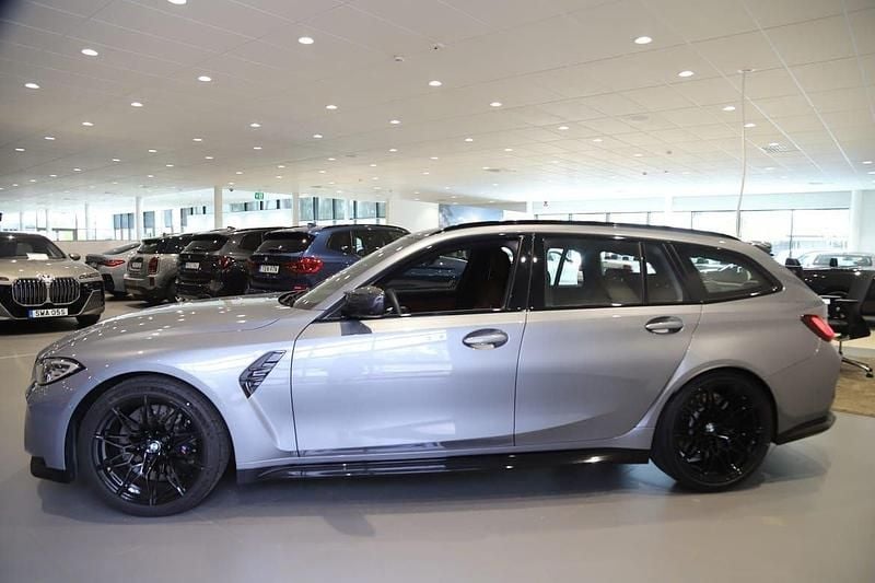 Grå Begagnad 2024 BMW M3 Competition Edition Kombi | 1 029 000 kr (Bra pris) - Bild 1/3