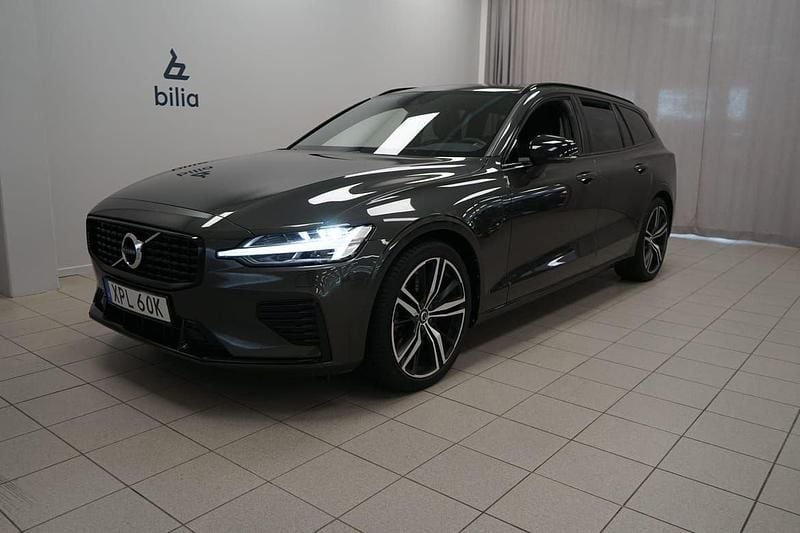 Mörkgrå (grå) Begagnad 2021 Volvo V60 R-Design Kombi | 449 900 kr (Dyr) - Bild 1/3
