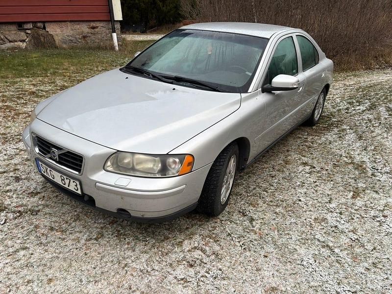 Begagnad 2007 Volvo S60 Sedan | 38 000 kr (Marknadspris) - Bild 1/4