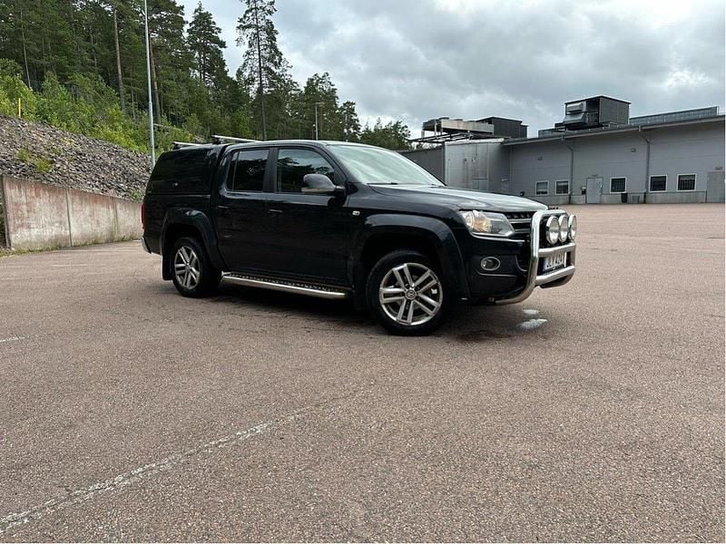 Svart Begagnad 2014 VW Amarok Highline Pickup | 137 500 kr (Marknadspris) - Bild 1/4