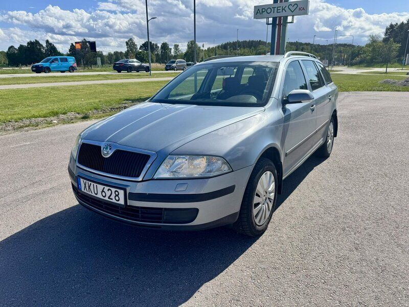 Grå Begagnad 2006 Skoda Octavia Kombi | 33 500 kr (Marknadspris) - Bild 1/4