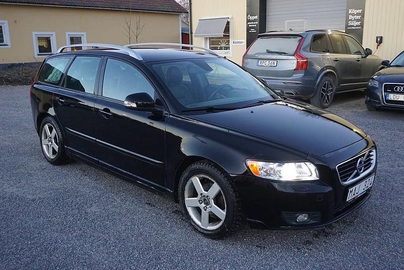 Begagnad Volvo V50 Momentum 116 HK (85 kW) 2011 Svart Kombi