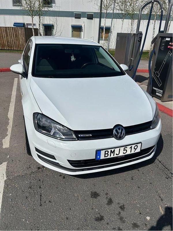 Vit Begagnad 2014 VW Golf VII Halvkombi | 88 000 kr (Marknadspris) - Bild 1/2