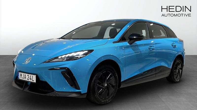 Blå (blue) Begagnad 2023 MG MG4 EV Halvkombi | 249 900 kr (Marknadspris) - Bild 1/4