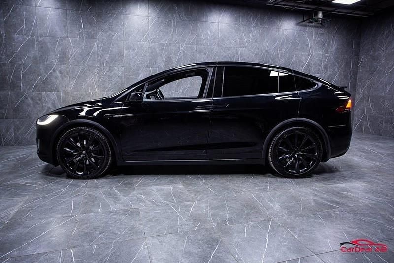 Begagnad Tesla Model X 386 kW (525 HK) 2018 Svart SUV