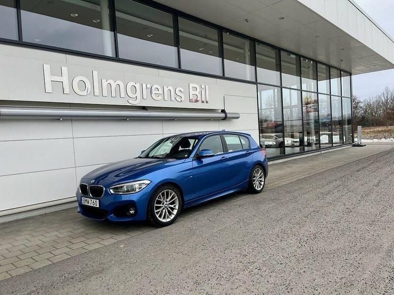 Blå Begagnad 2017 BMW 118 M Sport Halvkombi | 169 800 kr (Marknadspris) - Bild 1/2