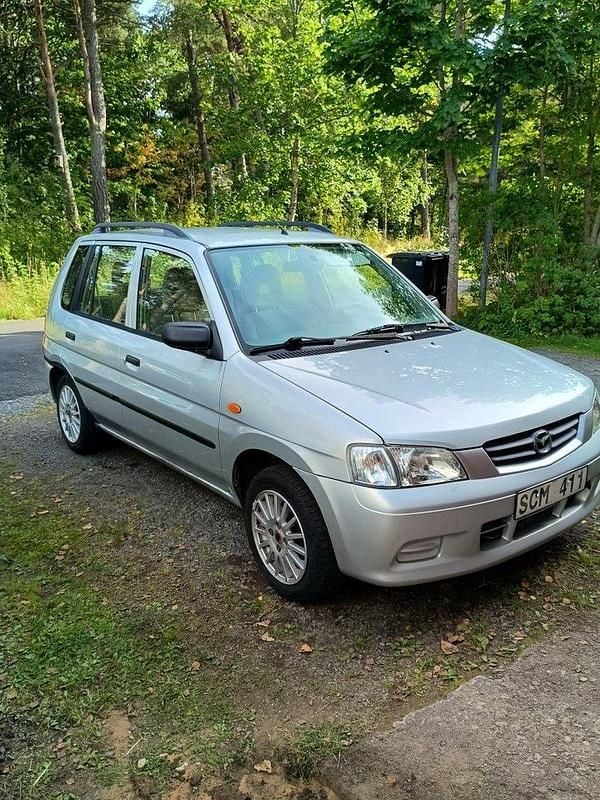 Grå Begagnad 2000 Mazda Demio Minibuss | 12 500 kr - Bild 1/4
