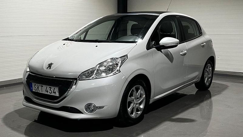 Vit Begagnad 2014 Peugeot 208 Halvkombi | 54 900 kr (Marknadspris) - Bild 1/4