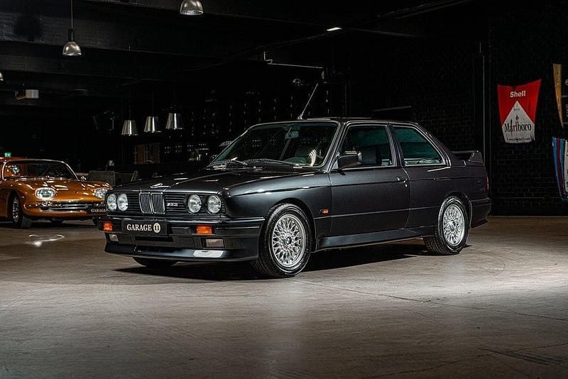 Grå Begagnad 1986 BMW M3 Sportkupé | 799 333 kr - Bild 1/4