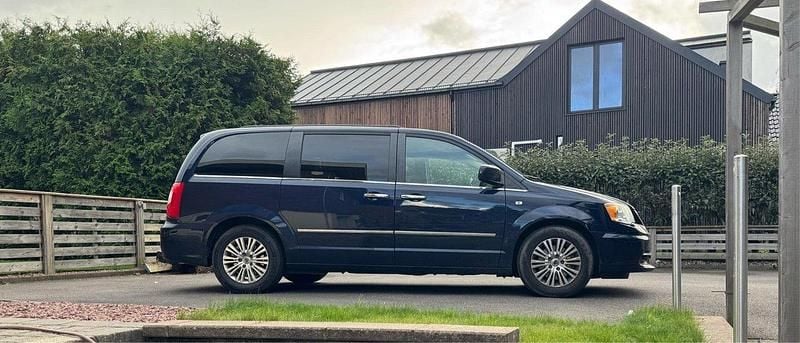 Begagnad 2012 Lancia Voyager Minibuss | 105 000 kr - Bild 1/4