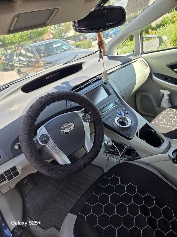 Blå Begagnad 2010 Toyota Prius Halvkombi | 75 000 kr (Marknadspris) - Bild 1/4