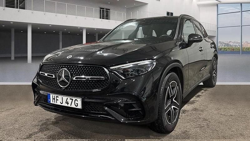 Begagnad Mercedes GLC300 AMG Line Premium 258 HK (189 kW) 2025 Svart SUV