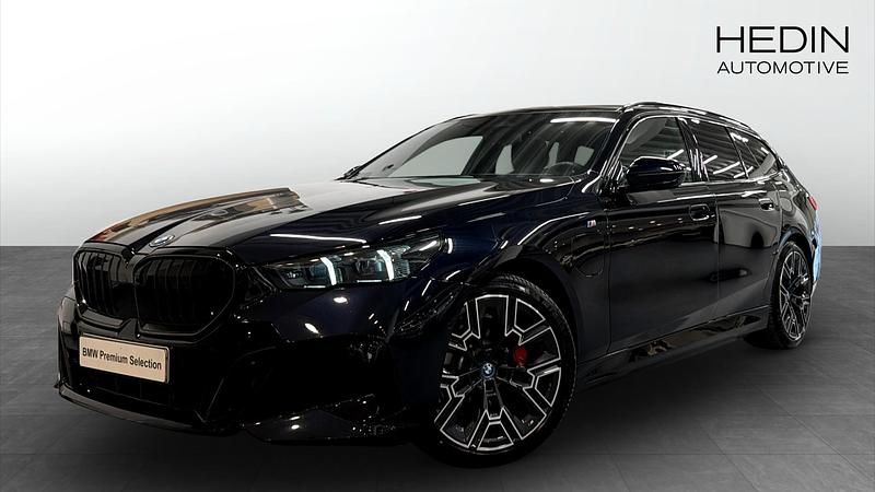 Begagnad 2024 BMW 530e M Sport Kombi | 628 700 kr - Bild 1/4