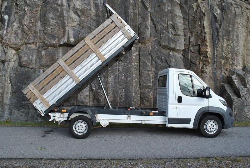 Vit Begagnad 2018 Peugeot Boxer Van | 210 000 kr - Bild 1/4