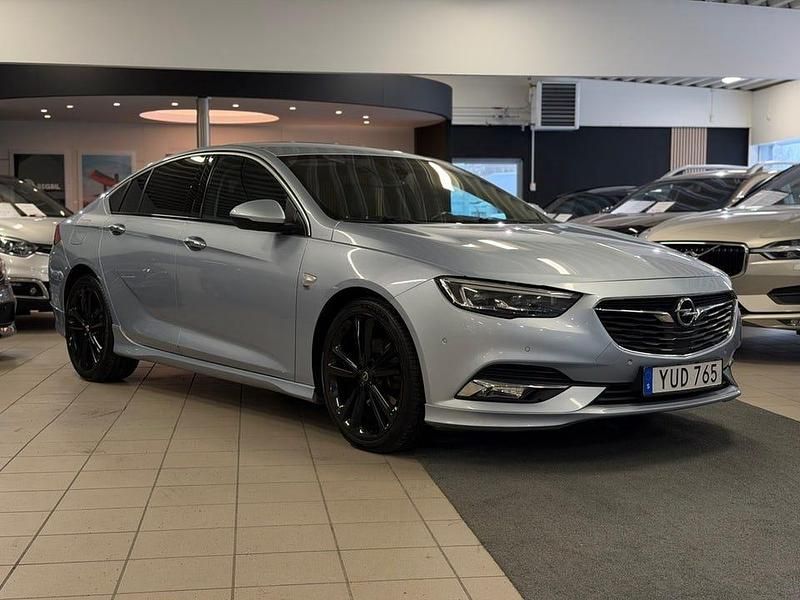 Begagnad Opel Insignia Business 170 HK (125 kW) 2017 Grå Halvkombi