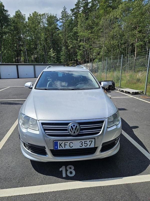 Silver Begagnad 2010 VW Passat Sportline Kombi | 49 000 kr (Marknadspris) - Bild 1/4