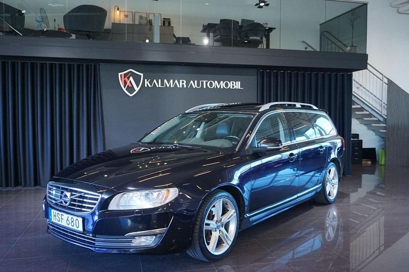 Mörkblå Begagnad 2015 Volvo V70 Inscription Kombi | 149 900 kr (Lite dyr) - Bild 1/4