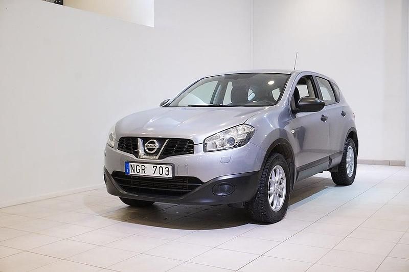 Grå Begagnad 2013 Nissan Qashqai SUV | 84 900 kr (Marknadspris) - Bild 1/4