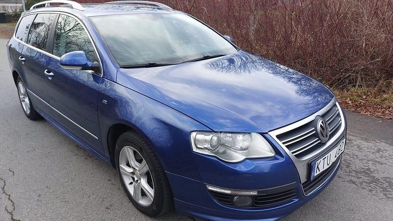 Blå Begagnad 2010 VW Passat Sportline Kombi | 48 900 kr (Marknadspris) - Bild 1/4