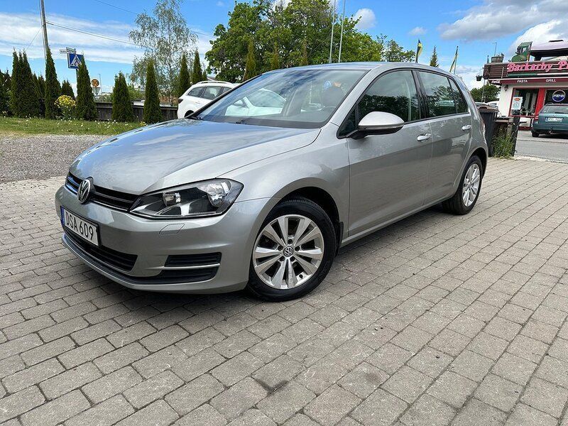Silver Begagnad 2015 VW Golf VII Halvkombi | 149 800 kr (Lite dyr) - Bild 1/4