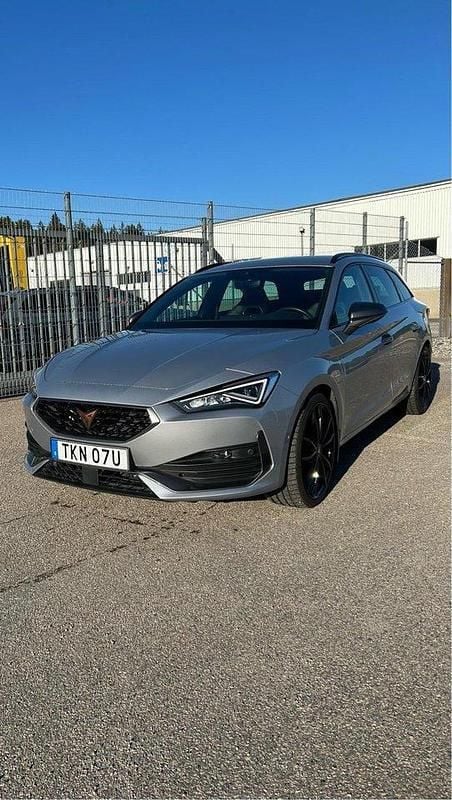 Silver Begagnad 2022 Cupra Leon Kombi | 319 900 kr (Marknadspris) - Bild 1/3