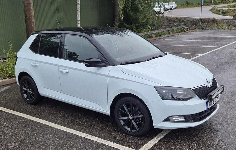 Vit Begagnad 2017 Skoda Fabia Style Halvkombi | 110 000 kr (Marknadspris) - Bild 1/4